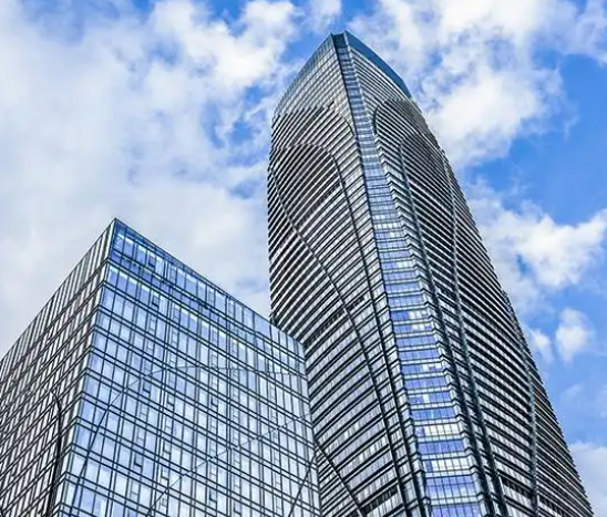 办公室与商铺工装设计差异对比及空间规划建议